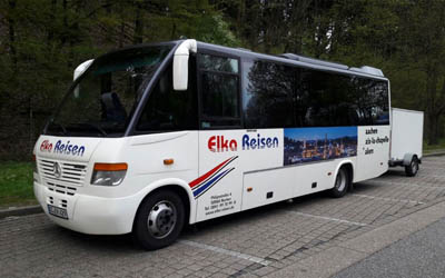 Reisebus von Elka Reisen mit Anhänger